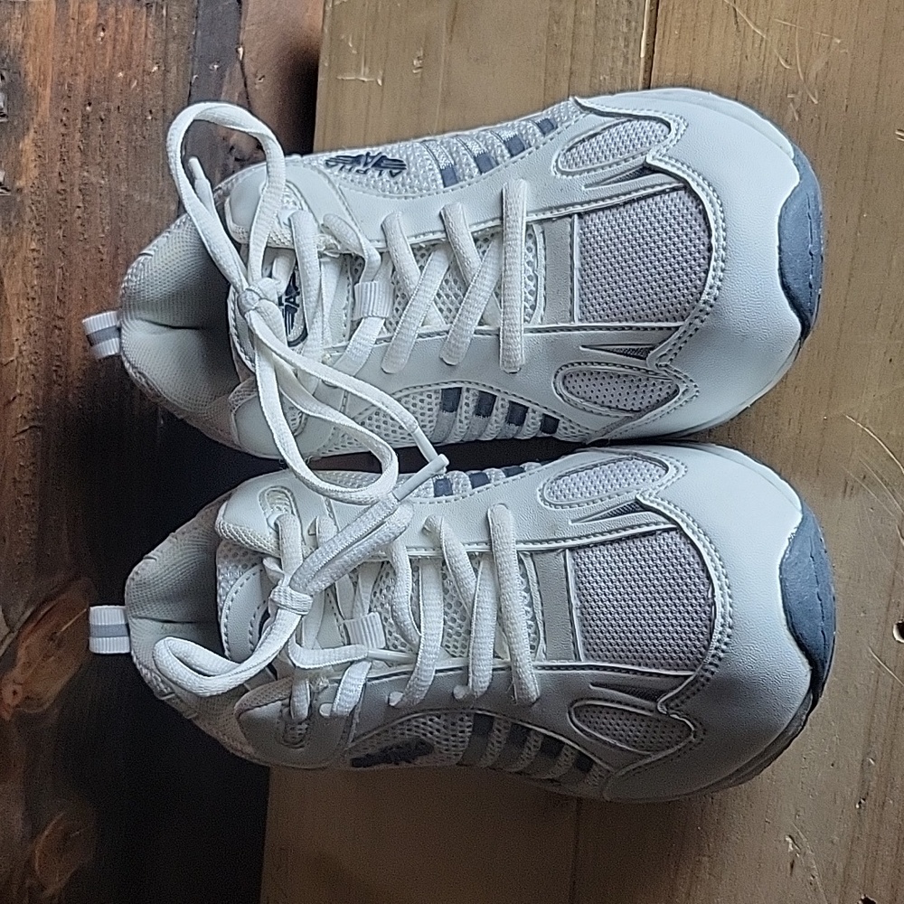 Alpha A Runner Sneakers Womens Size 9 White Gray Accents